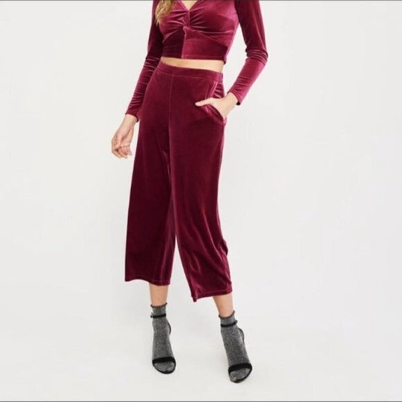 𝅺abercrombie & Fitch Wide Leg Crop Velvet Pants Size XS - Picture 1 of 10